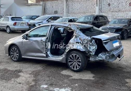 تويوتا كورولا 2021 فضي مستعملة للبيع - 9