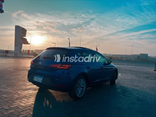 سيات ليون 2020 أبيض مستعملة للبيع - 5