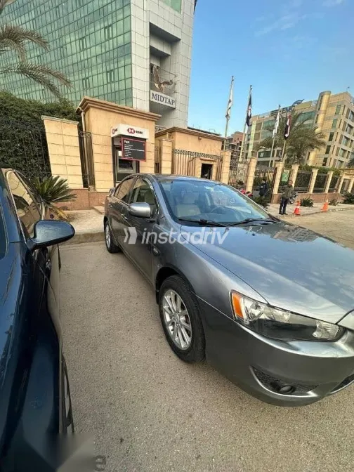 ميتسوبيشي لانسر 2015 فضي مستعملة للبيع - 2