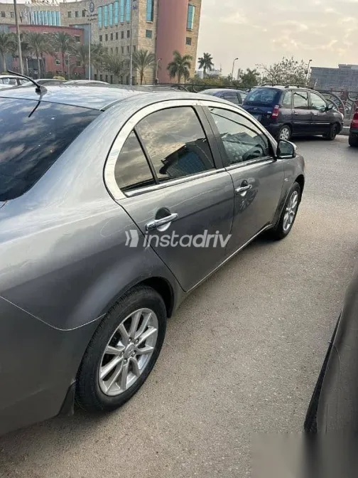 ميتسوبيشي لانسر 2015 فضي مستعملة للبيع - 4