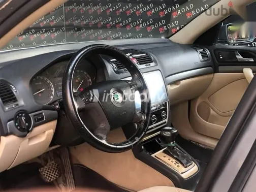 سكودا اوكتافيا 2009 أزرق غامق مستعملة للبيع - 7