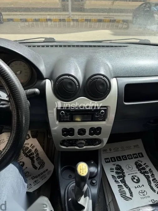 رينو لوجان 2012 أسود مستعملة للبيع - 8