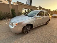 كيا سيراتو 2005 فضي مستعملة للبيع