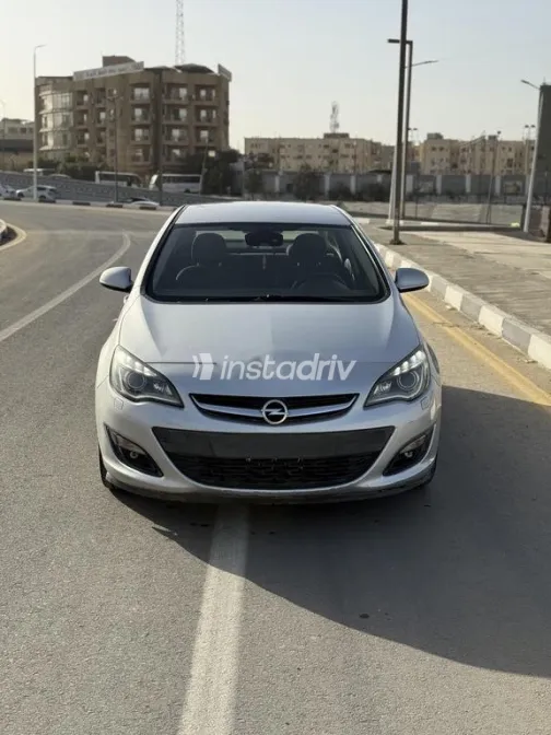 اوبل أسترا 2016 أبيض مستعملة للبيع - 1
