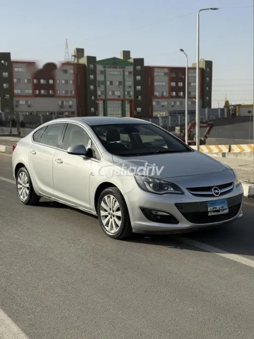 اوبل أسترا 2016 أبيض مستعملة للبيع - 2