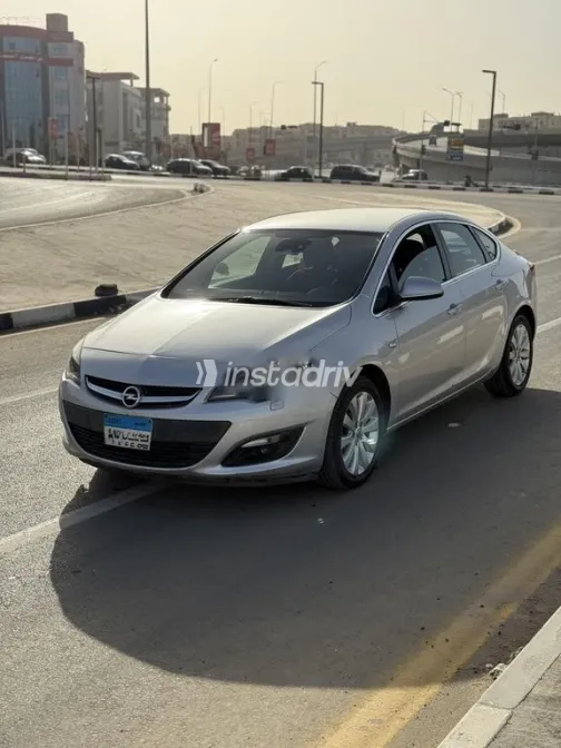 اوبل أسترا 2016 أبيض مستعملة للبيع - 3