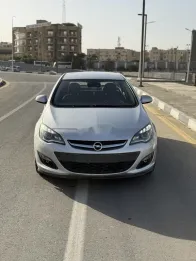 اوبل أسترا 2016 أبيض مستعملة للبيع