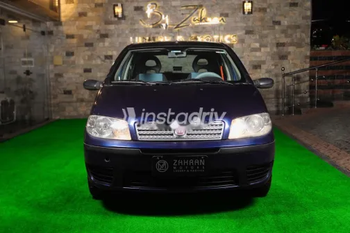 فيات بونتو 2010 أزرق غامق مستعملة للبيع - 1