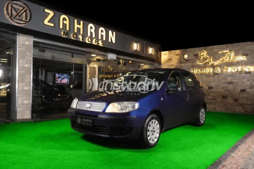 فيات بونتو 2010 أزرق غامق مستعملة للبيع - 2