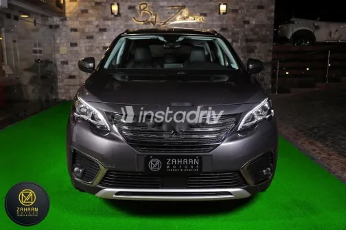 بيجو 5008 2020 رمادي مستعملة للبيع - 1