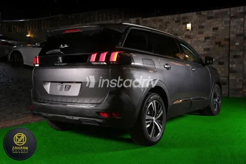 بيجو 5008 2020 رمادي مستعملة للبيع - 4