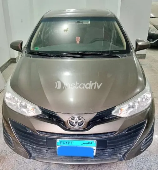 تويوتا ياريس 2020 بني مستعملة للبيع - 1
