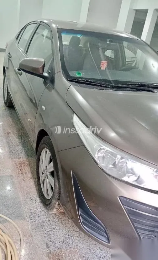 تويوتا ياريس 2020 بني مستعملة للبيع - 2