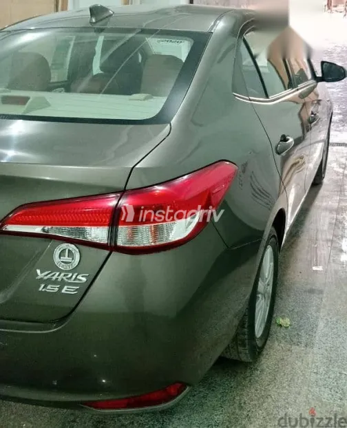 تويوتا ياريس 2020 بني مستعملة للبيع - 3