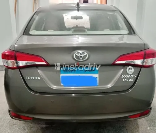 تويوتا ياريس 2020 بني مستعملة للبيع - 4