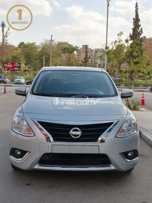نيسان صنى 2022 فضي مستعملة للبيع - 1
