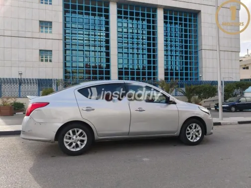 نيسان صنى 2022 فضي مستعملة للبيع - 3