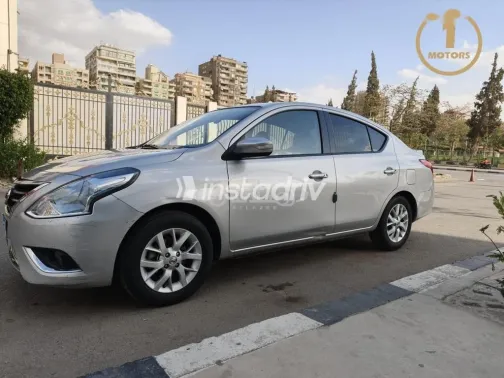 نيسان صنى 2022 فضي مستعملة للبيع - 4