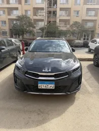 كيا اكسيد 2025 أبيض مستعملة للبيع