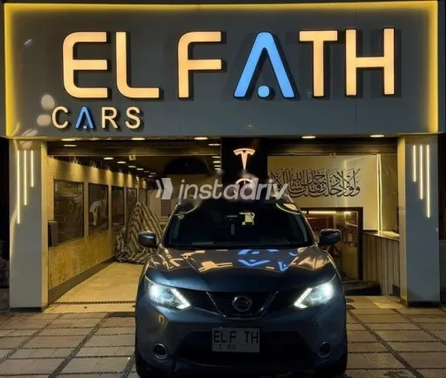 Nissan Qashqai 2015 Gray Used for Sale - 1