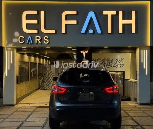 Nissan Qashqai 2015 Gray Used for Sale - 2