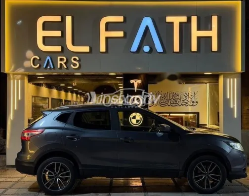 Nissan Qashqai 2015 Gray Used for Sale - 3