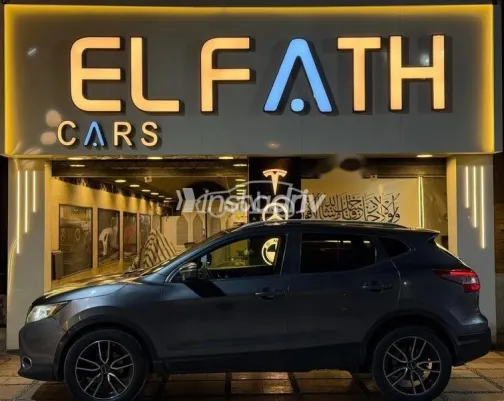 Nissan Qashqai 2015 Gray Used for Sale - 4