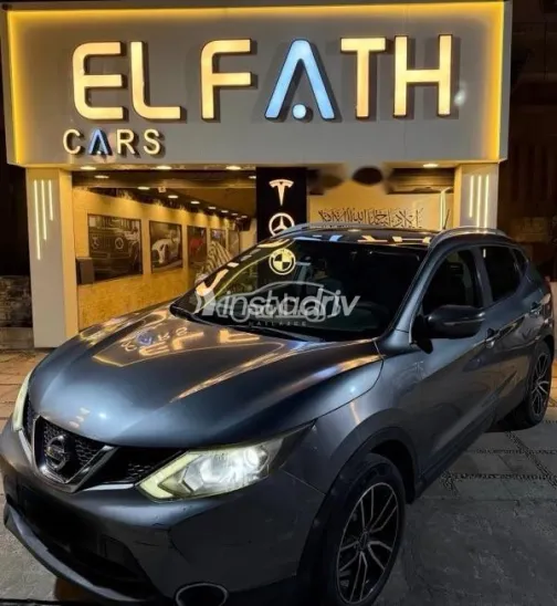 Nissan Qashqai 2015 Gray Used for Sale - 5