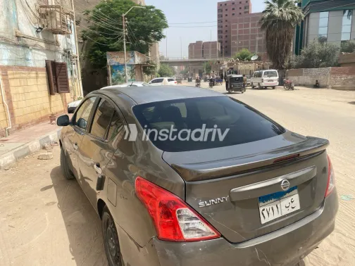 نيسان صنى 2013 أبيض مستعملة للبيع - 1