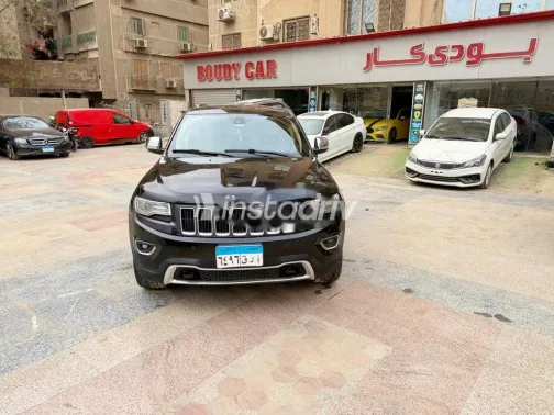 جيب جراند شيروكي 2015 أسود مستعملة للبيع - 1