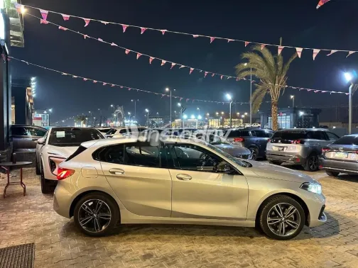 بي ام دبليو 118 2020 فضي مستعملة للبيع - 3