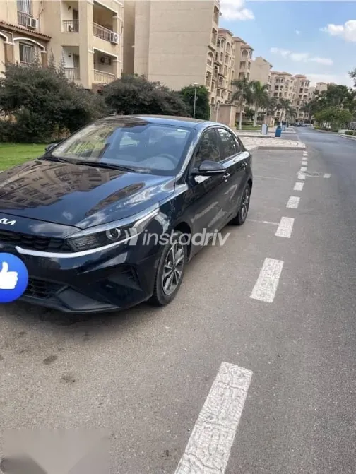 كيا سيراتو 2022 أزرق غامق مستعملة للبيع - 4