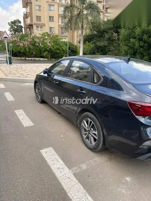 كيا سيراتو 2022 أزرق غامق مستعملة للبيع - 7