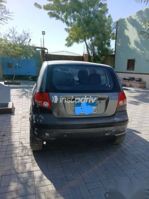 هيونداي جيتز 2005 فضي مستعملة للبيع - 3