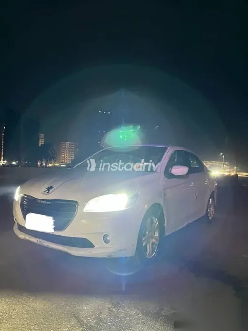 بيجو 301 2014 أبيض مستعملة للبيع - 1