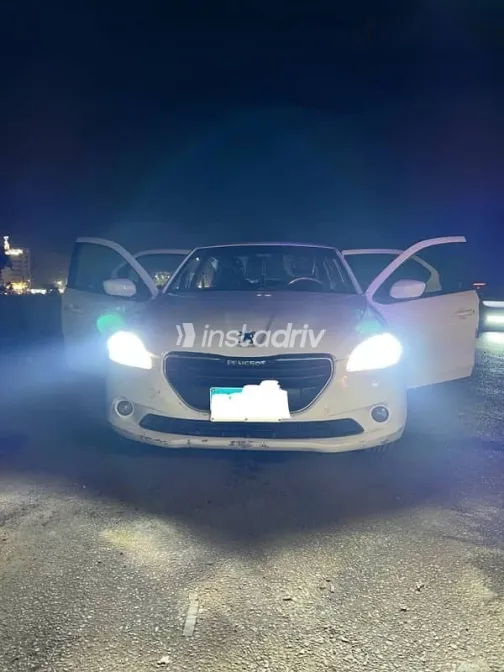 بيجو 301 2014 أبيض مستعملة للبيع - 4