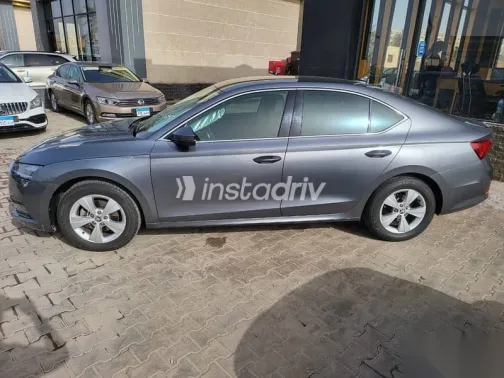 سكودا اوكتافيا 2022 رمادي مستعملة للبيع - 1