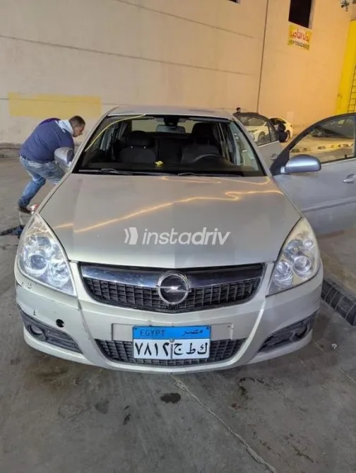 Opel Vectra 2008 Gold Used for Sale - 1
