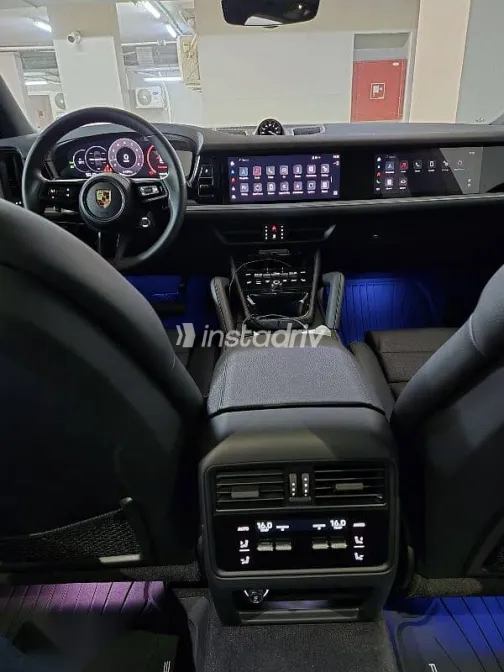 Porsche Cayenne 2024 Black Used for Sale - 6
