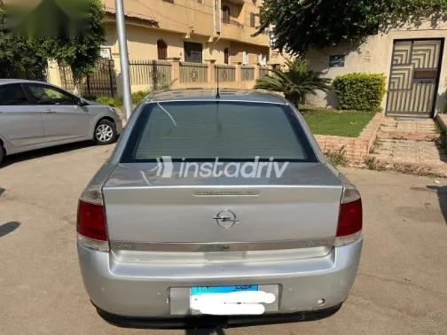 اوبل فيكترا 2008 فضي مستعملة للبيع - 1