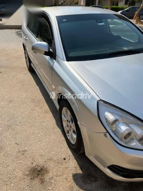 اوبل فيكترا 2008 فضي مستعملة للبيع - 3