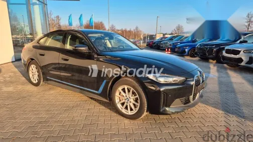بي ام دبليو I4 2023 أسود مستعملة للبيع - 1