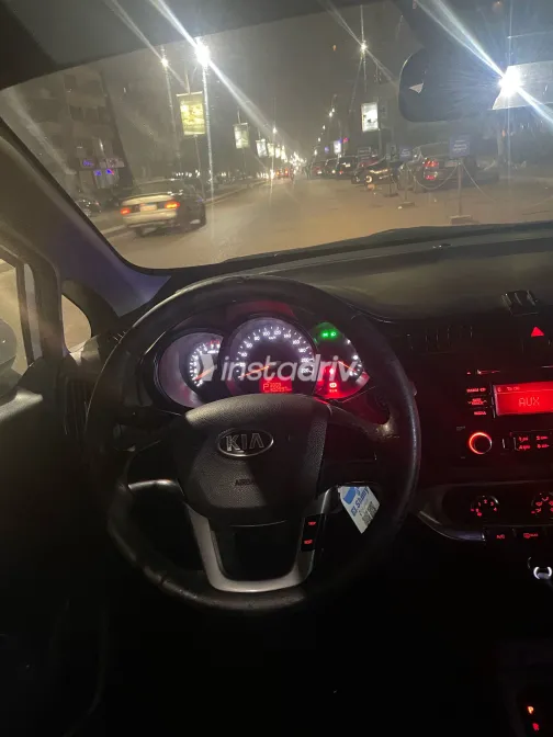 Kia Rio 2013 White Used for Sale - 9