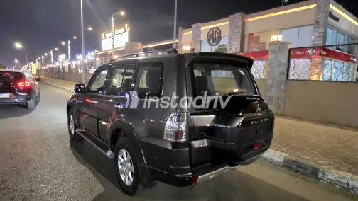 Mitsubishi Pajero 2018 White Used for Sale - 1