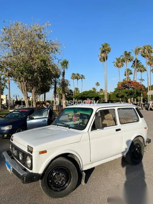 لادا نيفا 1983 أبيض مستعملة للبيع - 1