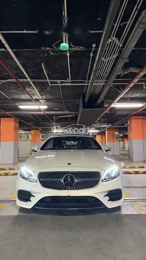 مرسيدس E 300 2019 أبيض مستعملة للبيع - 1