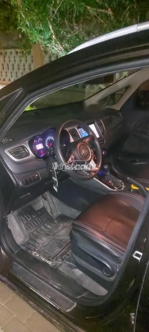 كيا كارينز 2017 أبيض مستعملة للبيع - 3