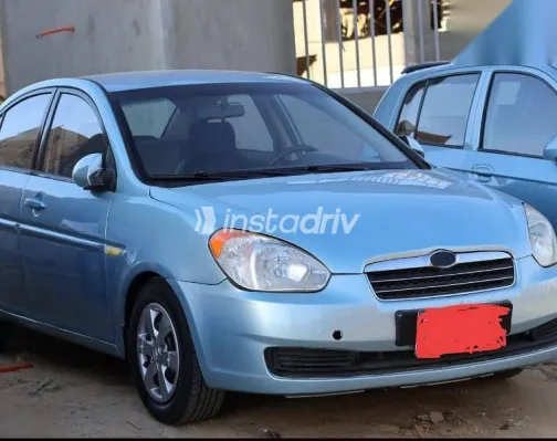 هيونداي اكسنت 2009 أزرق غامق مستعملة للبيع - 2