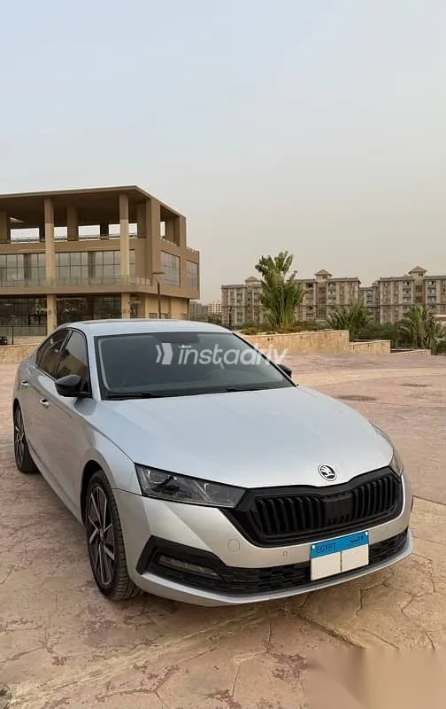 سكودا اوكتافيا 2022 رمادي مستعملة للبيع - 2
