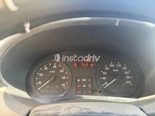 رينو لوجان 2011 بترولي مستعملة للبيع - 5